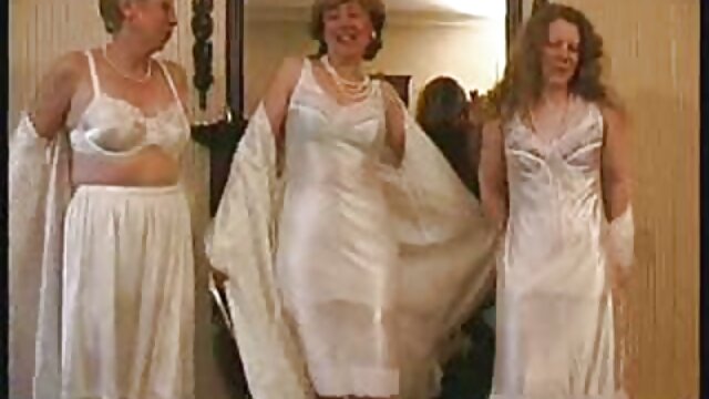 एचडी गुणवत्ता :  ड्रप-डेड भव्य परिपक्व महिलाले आफ्नो योनी बिगारेको आनन्द लिन्छ मुखमैथुन वीडियो 